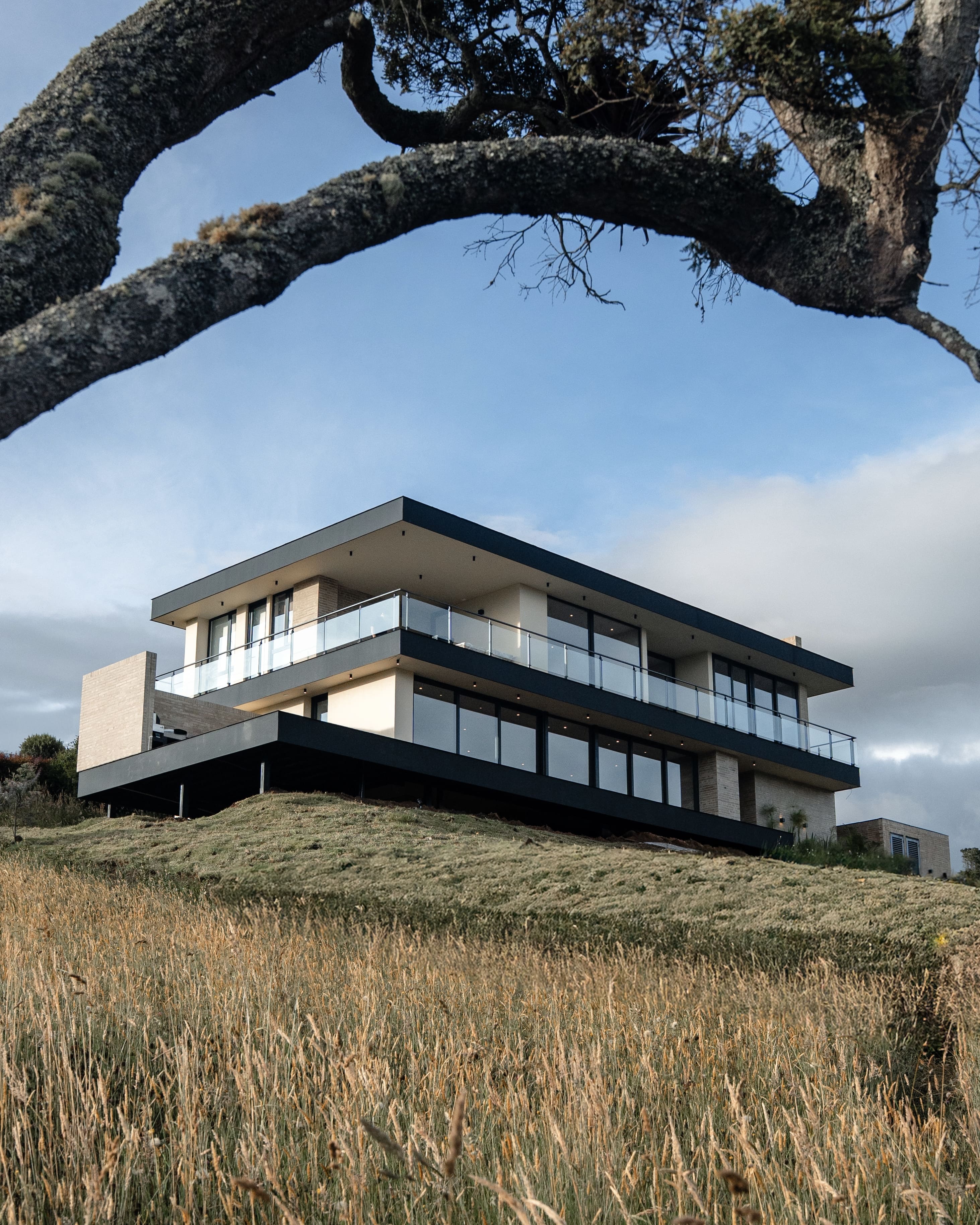 Casa 91, Arquitectura y construcción en Sopó, Colombia. condominio Montevioleta